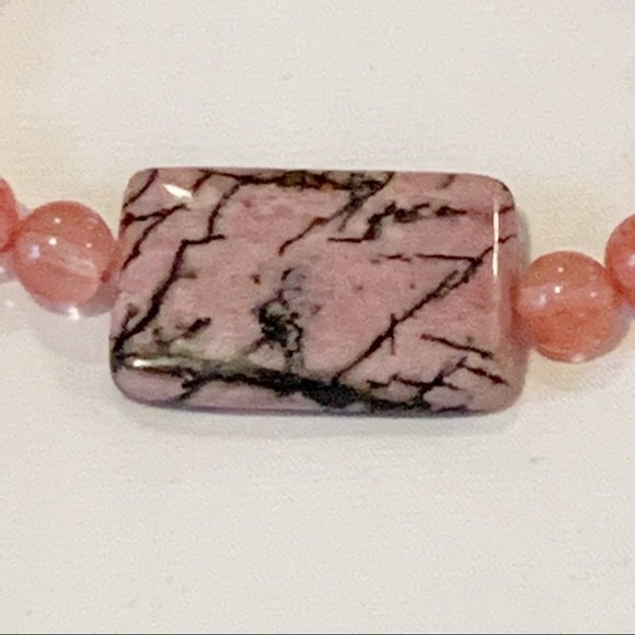Handcrafted Rhodonite gemstone stretch bracelet - Picture 4 of 4
